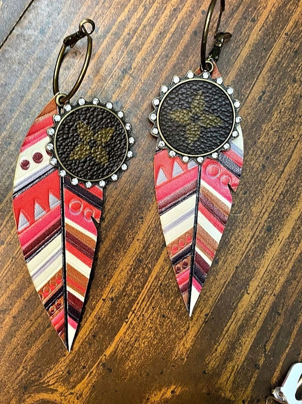 Keep it gypsy Feather Drop Earrings in Red & Brown Like New